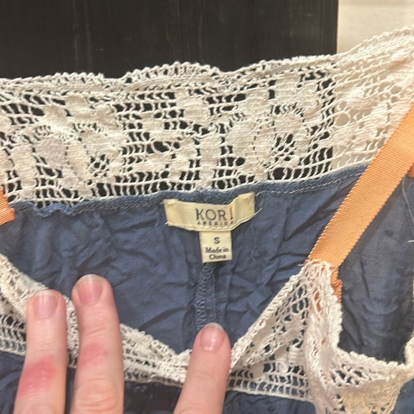 🔥 | Blue Tank Top with White Lace - Picture 5 of 6